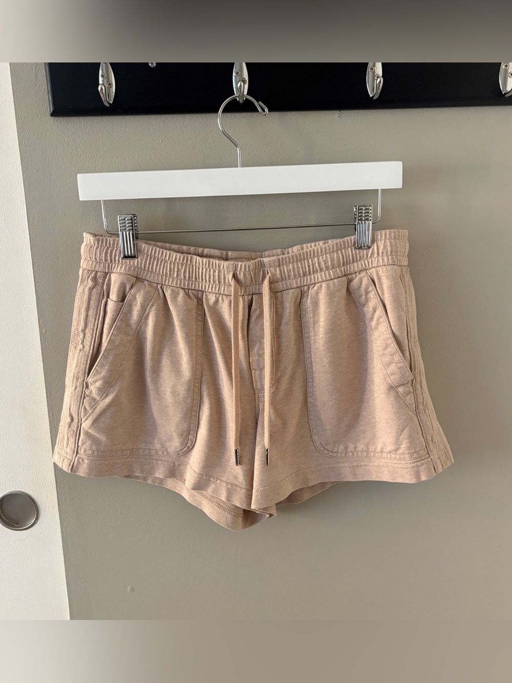 Athleta Farallon Heathered Shorts Beige Tan Size Women’s 4 - Small